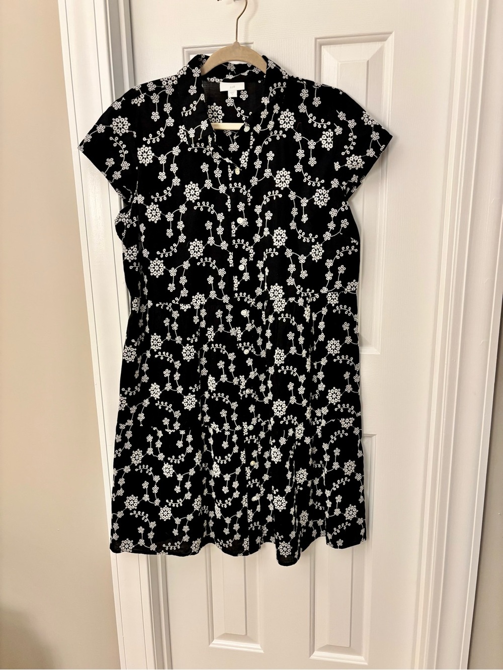 Cute J Jill Black Eyelet Floral Short-Sleeve Dress